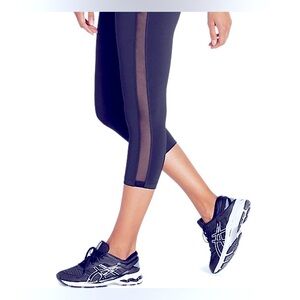 Skinny Mesh paneling capri black stretchy Leggings. XS-S
